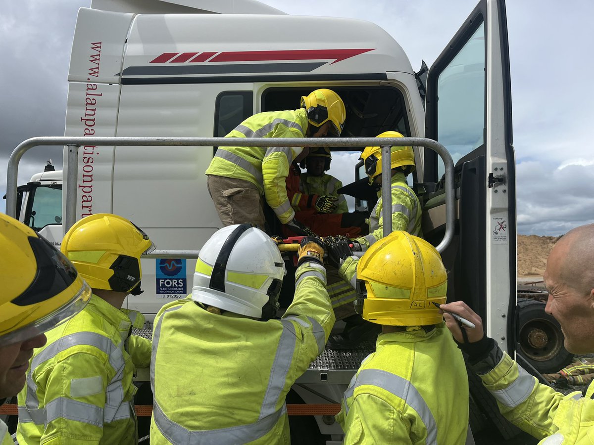GLTechRescue's tweet image. 4x Heavy Rescue Operators courses completed for @NlandFRS based around their equipment profile, mobilisation model and shift pattern. 
Thanks to all the watches at West Hartford for your efforts and engagement. 
Thanks to @HolmatroUK and @VimpexMartin 
@_ukro @NFCC_FireChiefs