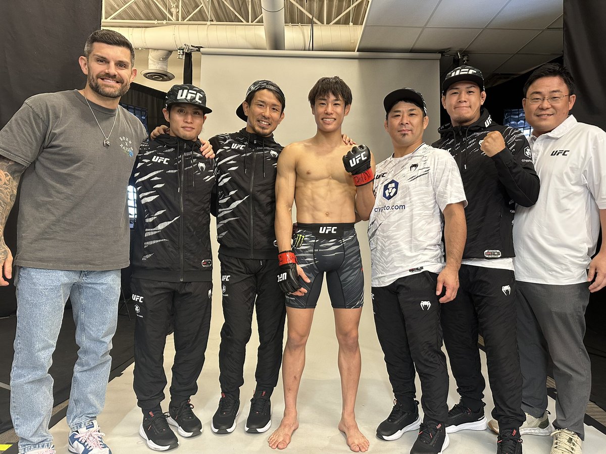 毎日毎日薄い紙を1枚ずつ積み重ねるんだ。

by松根良太