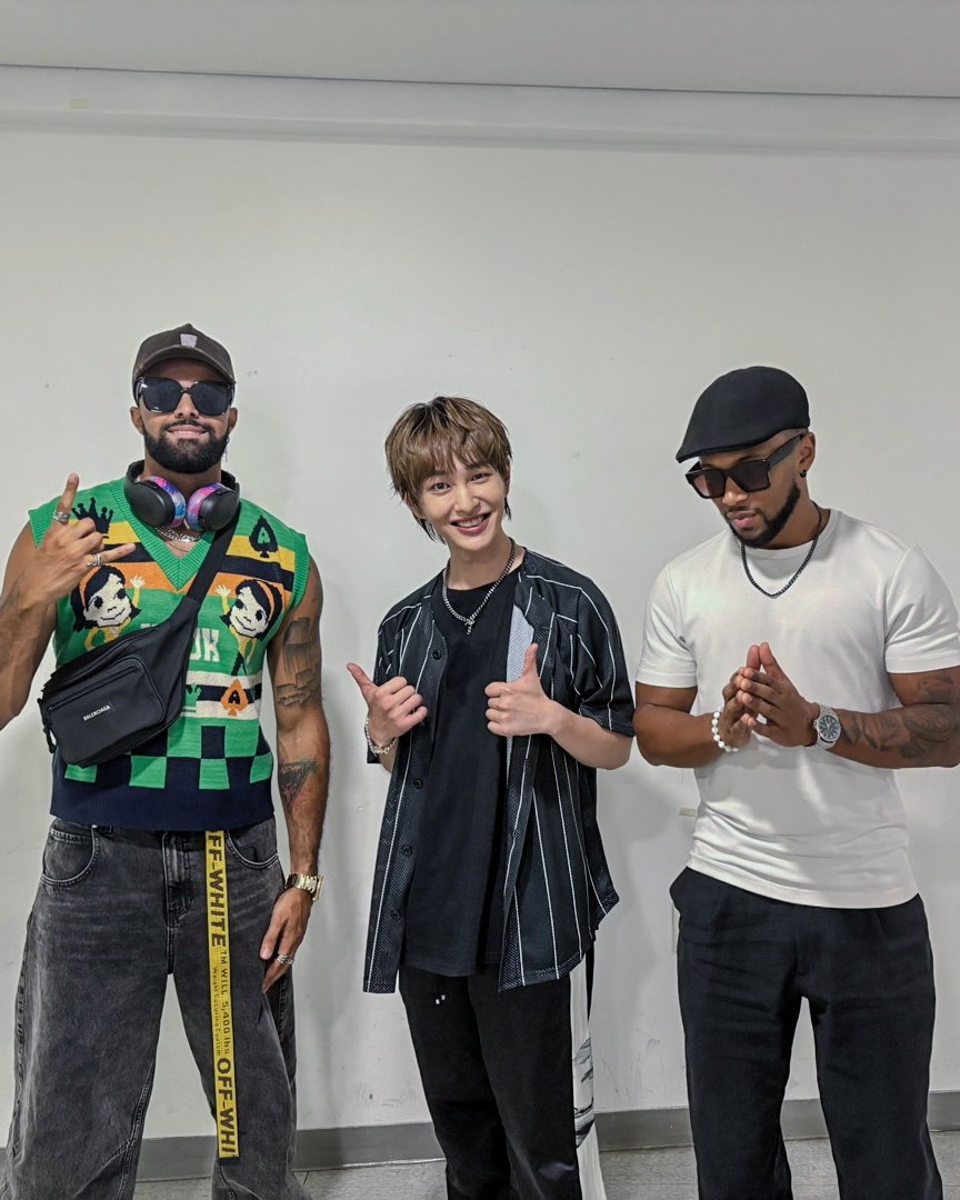 Dope to see the work we did with <a href="/ONEW_GRIFFIN/">ONEW</a> come to life, LIVE! 
My bro <a href="/jacobaaron23/">Jacob Aaron</a> and I enjoyed it.. and the fans were amazing!♡
#ONEW #ONEWTHELIVE #PERCENT #BACKSTAGE #SILKY #CAFFEINE