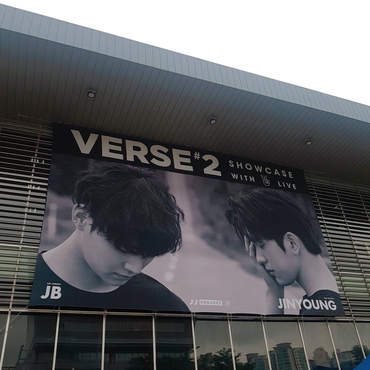 mini_giant_kyum's tweet image. ปกติไม่ใช่สายชิปอะไรกับเค้า นอกจากคู่นี้
Jayb เนี่ยแหล่ะที่ผู้หญิงชอบ Sexy ขี้เล่น แต่อย่ามาหวังอะไรจากผมนะ ทำผู้หญิงทิ้งตัวร้องไห้กับคำว่า &quot; No &quot; มานับไม่ถ้วน 
แต่กับจินยอง Jayb ยอมทุกอย่างเลยอ่ะ 
สายตาแบบนั้นมีไว้ให้จินยองคนเดียว

#jjproject 
#jinyoung 
#jayb
#ปมนยอง