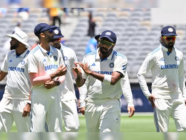 SeriousSilly99's tweet photo. "Weekly sports roundup is LIVE! 🏈⚾️⚽️🎾 From the latest cricket test match to the thrilling finishes at SummerSlam, we've got you covered. Read here👇
https://t.co/IiviKyMWrH
 #SportsNews #WeeklyRecap #SeriousSillyZone https://t.co/MIgFJXvgx0