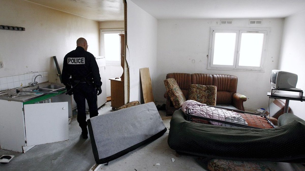 🔴🇫🇷 ALERTE INFO | Les squats version Airbnb explosent : des « locataires » réservent un logement pour 2 jours… puis s’y installent, changent la serrure et refusent de partir. 
Le piège ? Comme ils ont eu les clés légalement, la loi anti-squat ne s’applique pas. Résultat :
