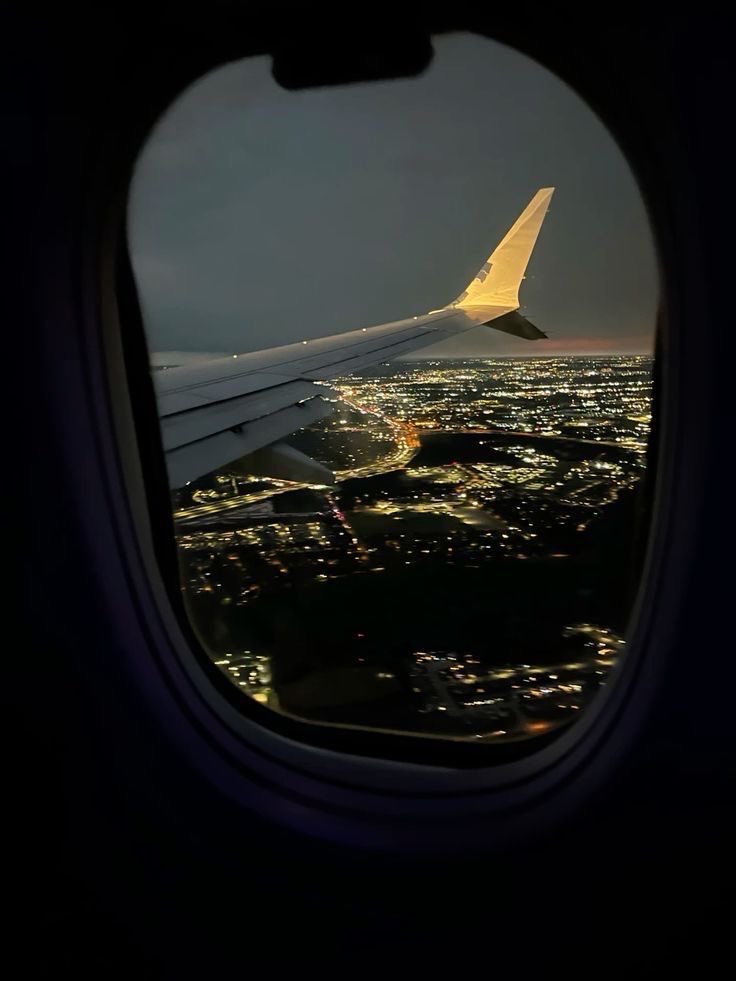 allthingshazy's tweet photo. you want to travel alone for the first time. choose your own fate and see what happens… 
— an interactive thread for travelers and escapists ✈️ https://t.co/1CSisigK6y