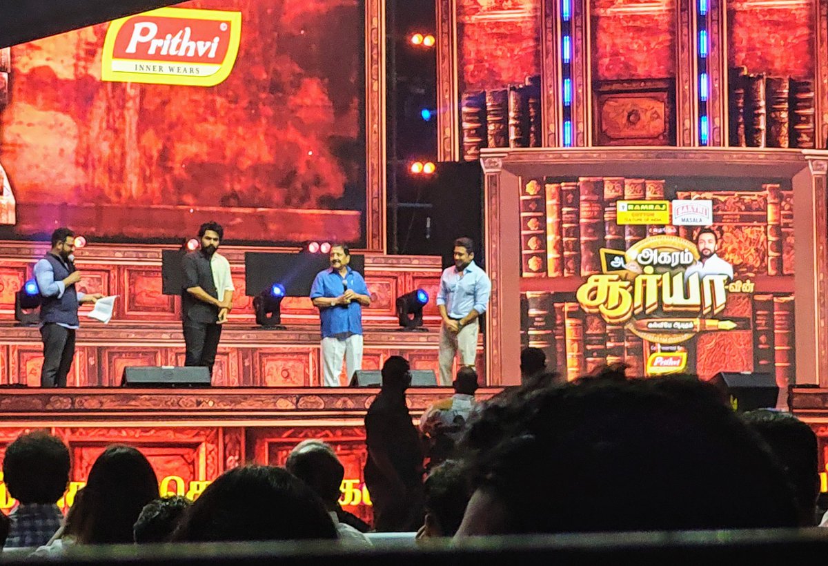 lekhsoffl's tweet image. Frame ah parunga ji 🫣❤️🧿🤌🏻✨🫴🏻
@Suriya_offl @Karthi_Offl #Sivakumar ayya ❤️
#15YearsOfAgaram #15YearsOfVidhai