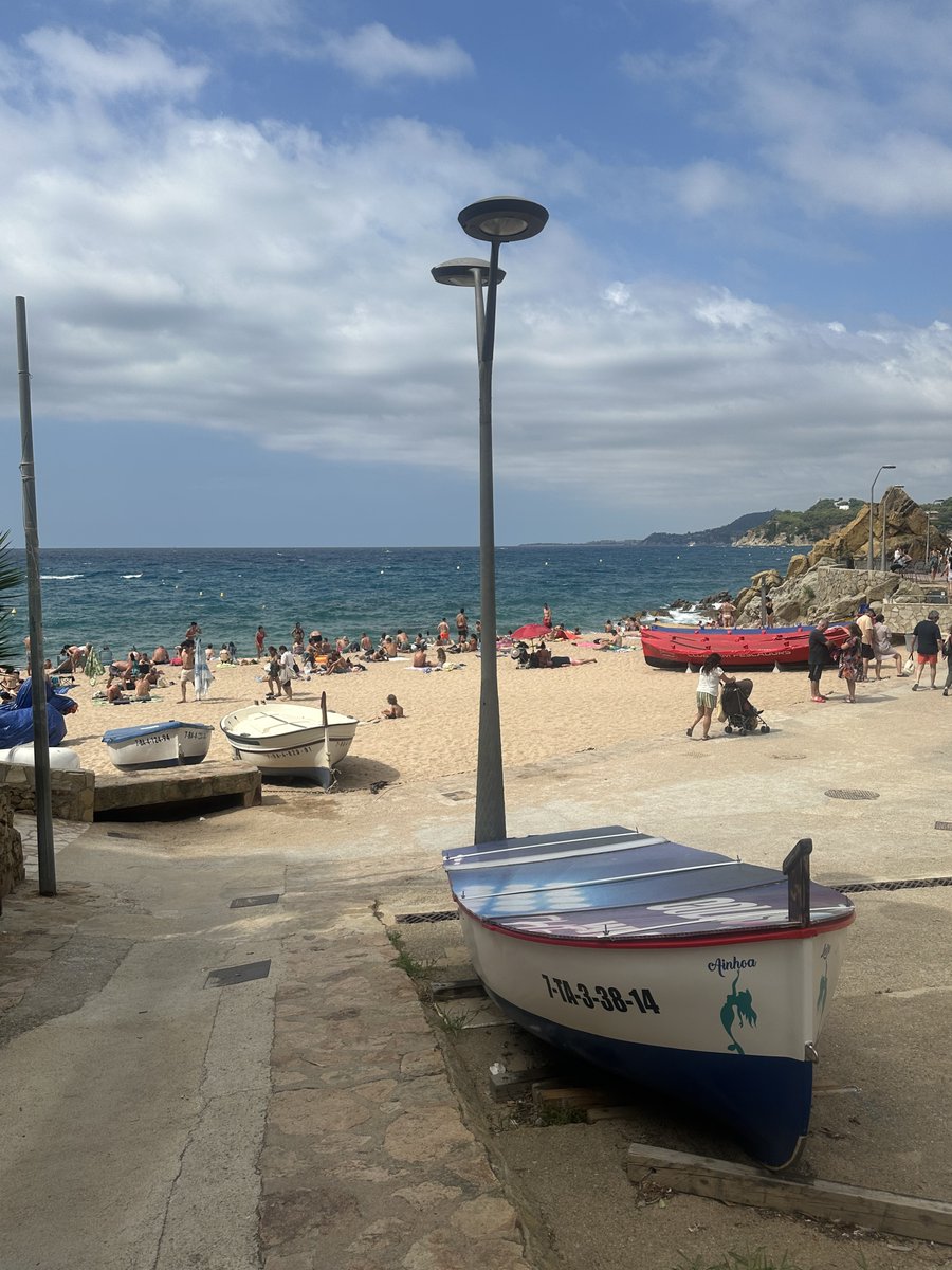 angelponstv's tweet image. No todo lo valioso hace ruido. A veces, lo más potente… flota en silencio⚓🌊. #CostaBrava #InspiraciónDiaria