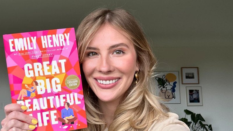 PollyEBecker's tweet photo. It’s not just that Emily Henry writes bestsellers. It’s that she writes the kind of commercial fiction people want to reread, smart, emotionally layered romantic comedies that balance character, structure and warmth. 
#books #emilyhenry https://t.co/wL9GLJG74Q https://t.co/XFhwABfxb9