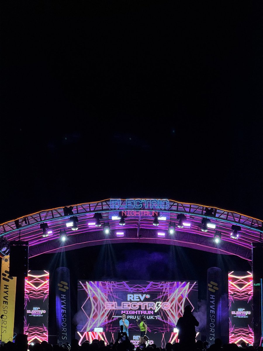 j__6ft's tweet photo. Colorfest Night Run! 🏃
 — congrats runners https://t.co/Q1GHdZCtYH