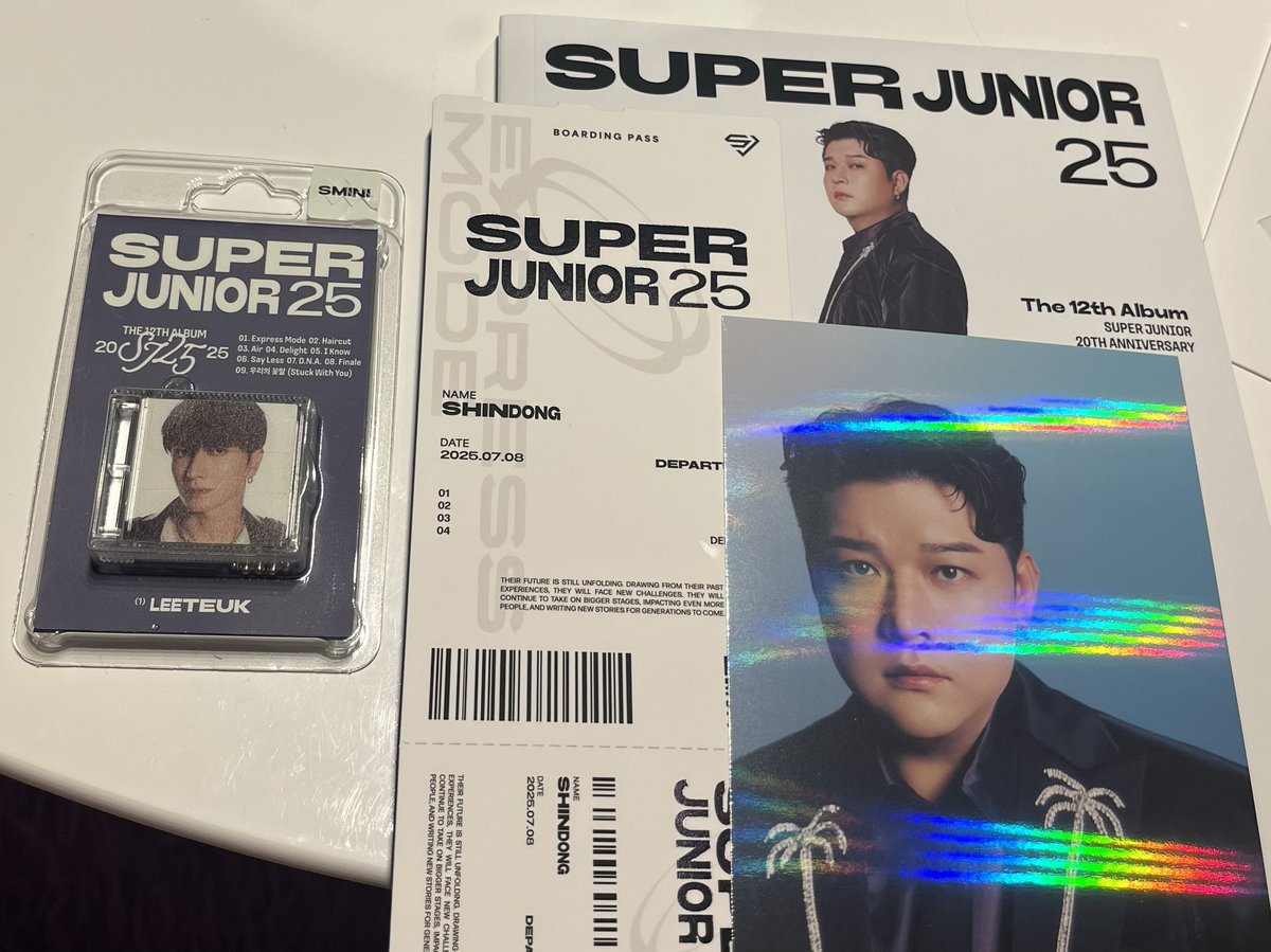 ho8woo's tweet photo. 12th album #SuperJunior25 
交換お願いします😣

【譲】SMINI イトゥク　
PHOTO BOOK シンドン
ステッカー リョウク
SMINI、PHOTO BOOK、25、mumo特典トレカ　イトゥク　ウニョク　シンドン　

【求】 ヒチョル

3枚目も交換探しています🙏

スジュ　SJ スーパージュニア　アルバム
ウニョク　ドンへ https://t.co/qLhAakkwSQ