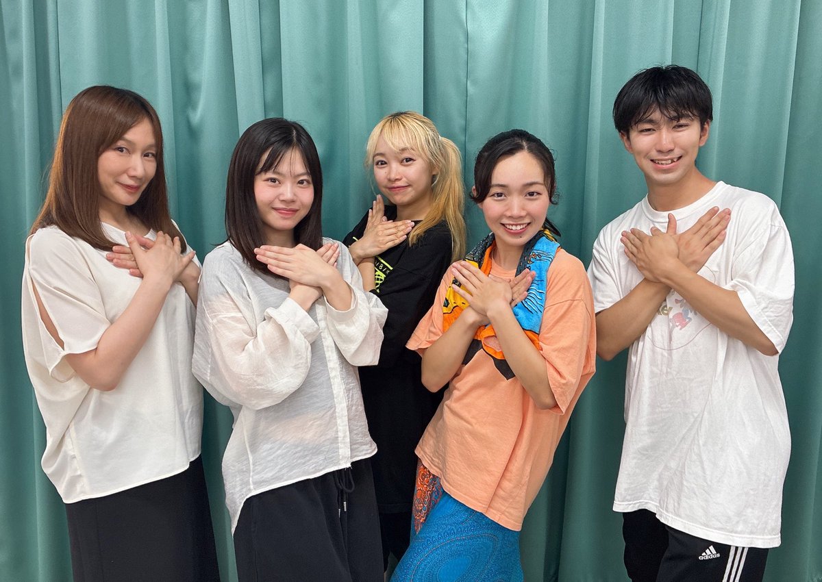 #スタァ誕生 初通しでした！
大手芸能事務所（役）メンバーで📷✨
エンジェリーナポーズです🩵🪽

#イマノカゲキ 
#エンジェリーナ