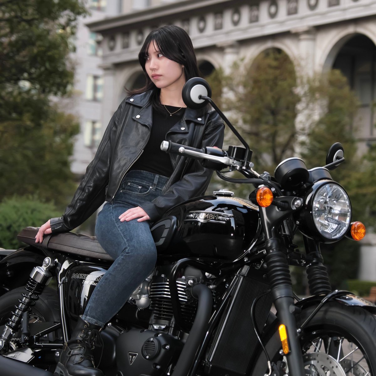kor_t120's tweet photo. 名前 :かおり
性別 : 女
身長 :157
住み : 神奈川
愛車：triumph bonnevilleT120black
好き : えんがわ、お味噌汁、停めやすい駐車場
一言 : よろしくお願いします🫶🏻

写真は納車日→半年後→現在🌟
 #バイク乗りとして軽く自己紹介
#バイク好きな人と繋がりたい 
#トライアンフ乗りと繋がろう2025夏 https://t.co/gECOv2dnIg
