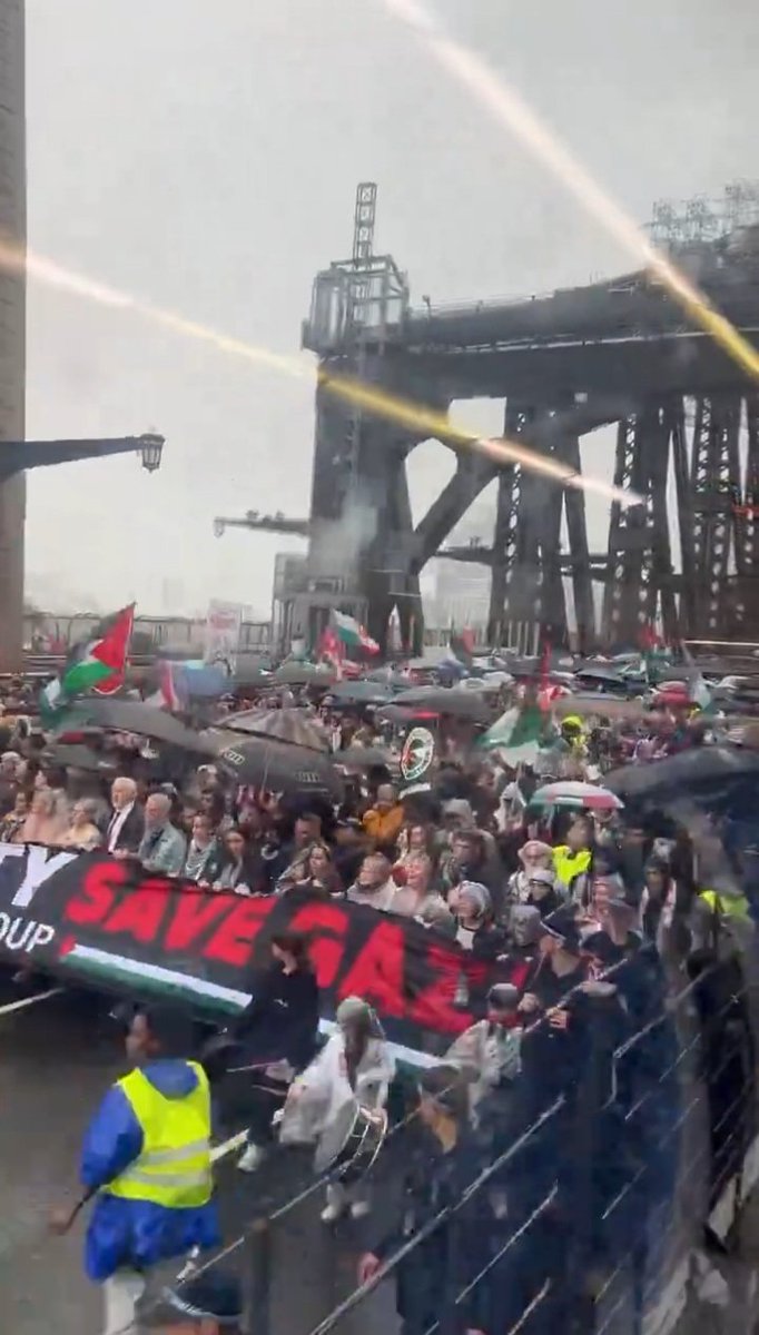 Aurora (@29_aurora) on Twitter photo Our Aussie hero at the front of the #MarchForHumanity on Sydney Harbour Bridge
#SavaPalestinianLives 🖤🇵🇸❤️
<a href="/Stella_Assange/">Stella Assange</a>
Emergency military action NOW
<a href="/ProtectPal/">Protect Palestine</a>. Our Aussie hero at the front of the #MarchForHumanity on Sydney Harbour Bridge
#SavaPalestinianLives 🖤🇵🇸❤️
<a href="/Stella_Assange/">Stella Assange</a>
Emergency military action NOW
<a href="/ProtectPal/">Protect Palestine</a>.