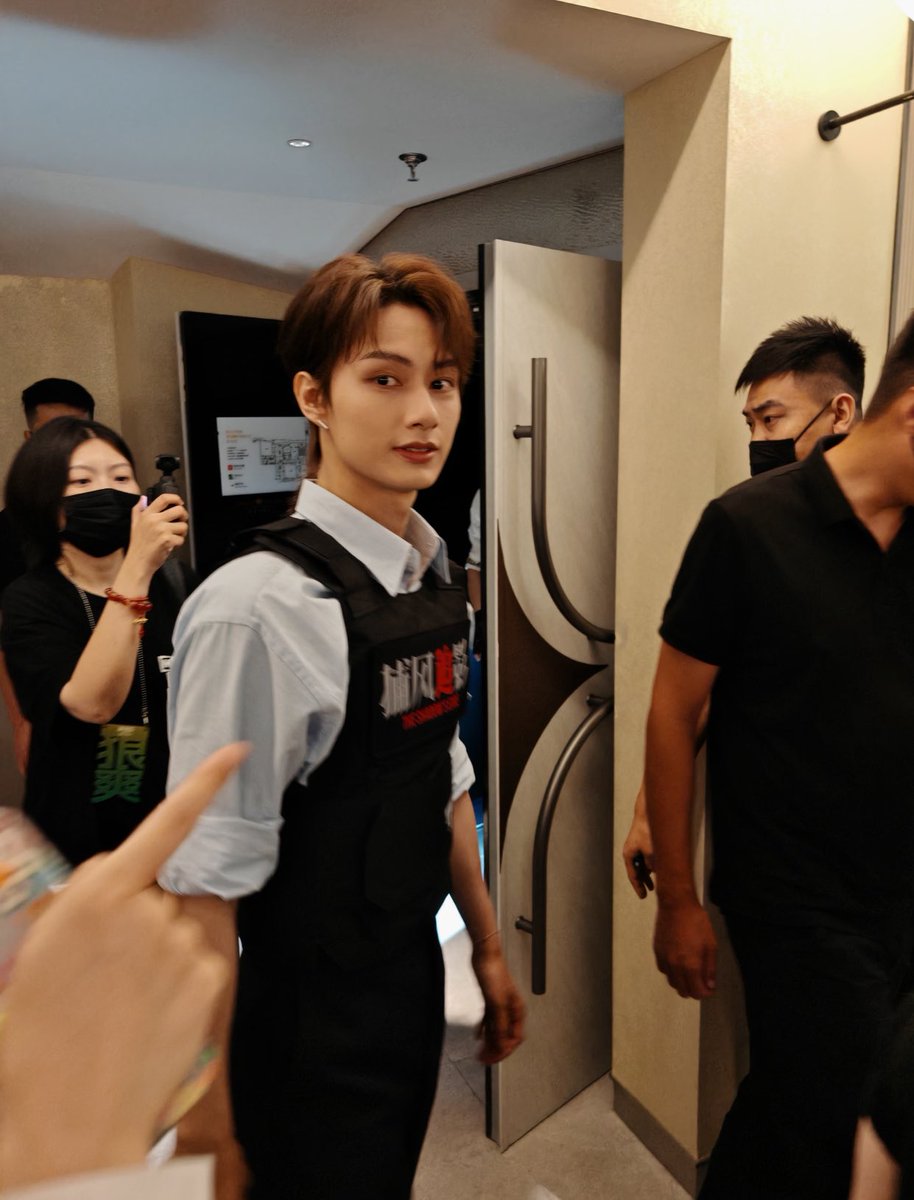 liz saw seventeen π¦βπ₯βοΈ (@dokyeomsalusalu) on Twitter photo i'm so proud of u jun β‘
ACTOR JUNHUI IS HERE
#JunhuiatTSEGrandPremiere
#JUNHUI_TheShadowsEdge
#μ€ #ζδΏθΎ <a href="/pledis_17/">μΈλΈν΄(SEVENTEEN)</a> i'm so proud of u jun β‘
ACTOR JUNHUI IS HERE
#JunhuiatTSEGrandPremiere
#JUNHUI_TheShadowsEdge
#μ€ #ζδΏθΎ <a href="/pledis_17/">μΈλΈν΄(SEVENTEEN)</a>