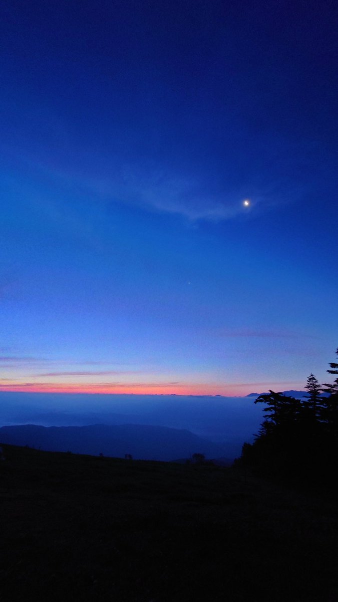 また御嶽山でキャンプしたいなぁ🏕

夜明け前の美しさは…
格別でした✨✨✨✨✨

#ソロキャンプ #キャンプオンタケ #雲海