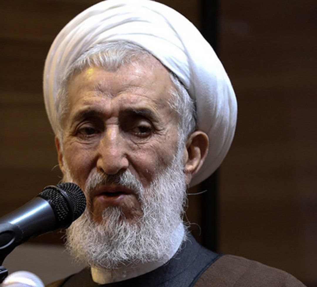 حالا که صدیقی از رو رفت و زحمتو کم کرد، از سمت راستی هم می‌خواهیم آبرومندانه خودشو کنار بکشه و بگذاره کسی که کس دیگه کار رو دست بگیره. 
#صدیقی 
#پزشکیان