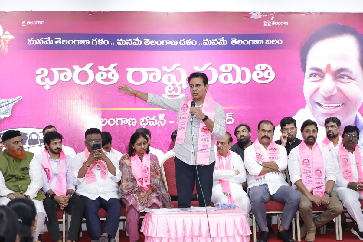 PSReddyTRS's tweet photo. తెలంగాణ భవన్ లో బీఆర్ఎస్ వర్కింగ్ ప్రెసిడెంట్ @KTRBRS గారి అధ్యక్షతన జూబ్లీహిల్స్ నియోజకవర్గం యూసుఫ్ గూడ డివిజన్ బూత్ కమిటీ సభ్యుల సమీక్ష సమావేశం జరిగింది.

ఈ సమావేశంలో ఉప ఎన్నికకు సంబంధించి జూబ్లీహిల్స్ లో గులాబీ జెండా ఎగురవేసే దిశగా సభ్యులకు కేటీఆర్ గారు దిశానిర్దేశం చేశారు. https://t.co/tP7Mp7cPMu