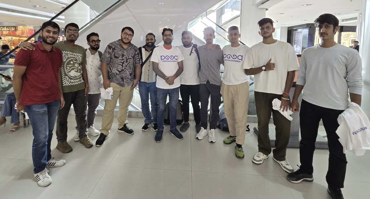 Charchit_WEB3's tweet photo. Few smiles, no clear direction, but builder energy 🔥🔥

That's typical for builders.

Just hosted a small gathering in Jaipur with @peaq.

Focused solely on DePIN education.

Discussed apps like @BistrooIO & @Acurast and my own project @GeSIMxyz.

Surprisingly, 5/19 attendees already use Acurast.

More details in the 🧵
