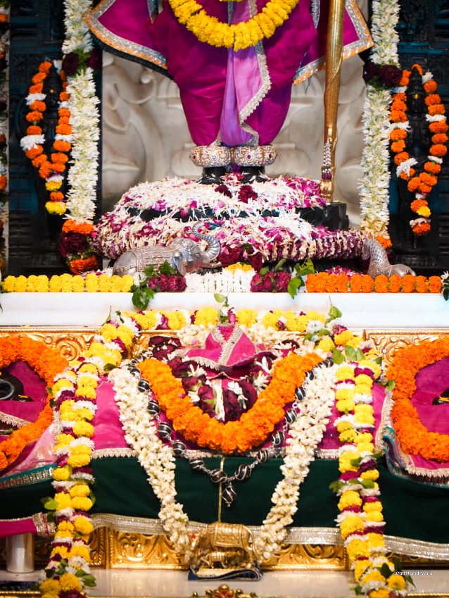 rammandirwala's tweet photo. Ram Ram 🚩 Ayodhya Ram Mandir Darshan 🥰 

Follow For Daily Darshan 🥰 
(Ayodhya Ram Mandir, Ram Mandir, Jai Shree Ram, Ayodhya )

#ayodhya #rammandirayodhya🚩 #ayodhyarammandir #JaiShreeRam https://t.co/LZ0h0eiFr4