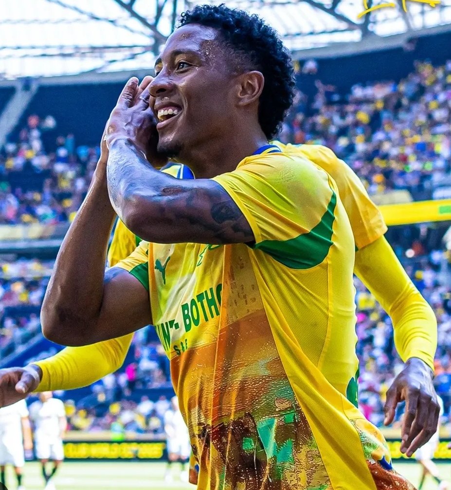 Sir_Dupry's tweet photo. 🤭🤭🤭🤭🤭🤭
We are Mamelodi Sundowns Football Club 👆💛 https://t.co/JDYMZNiF8W