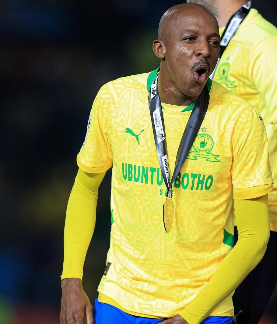 Sir_Dupry's tweet photo. 🤭🤭🤭🤭🤭🤭
We are Mamelodi Sundowns Football Club 👆💛 https://t.co/JDYMZNiF8W