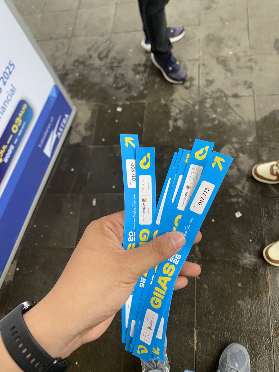 rayyvid's tweet photo. WTS 
TIKET GIIAAS UDAH JADI GELANG YUK LANGSUNG KETEMU DI TICKET BOOTH 
#GIIAS #giias2025 #GIIAS https://t.co/UYUzFuWeBp
