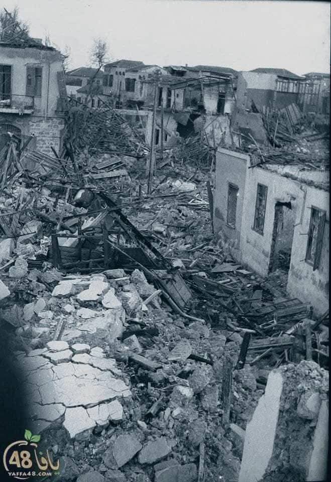 إذا ما رأيـتم الصورة ظنـنـتم أنها لغزة ..
لكن في الحقيقة " لا " .. ليست غزة ..

هذه الصورة لمدينة يافا عام 1948 بعد حصار دام 3 شهور .. حيث تم تجويع وقتل وتهجير أهلها على يد العصابات الصهيونية ..
في ذلك الوقت لم يكن هناك مختطفون من جنودهم في فلسطين ..
ولم يكن الفلسطيني قد غزاهم