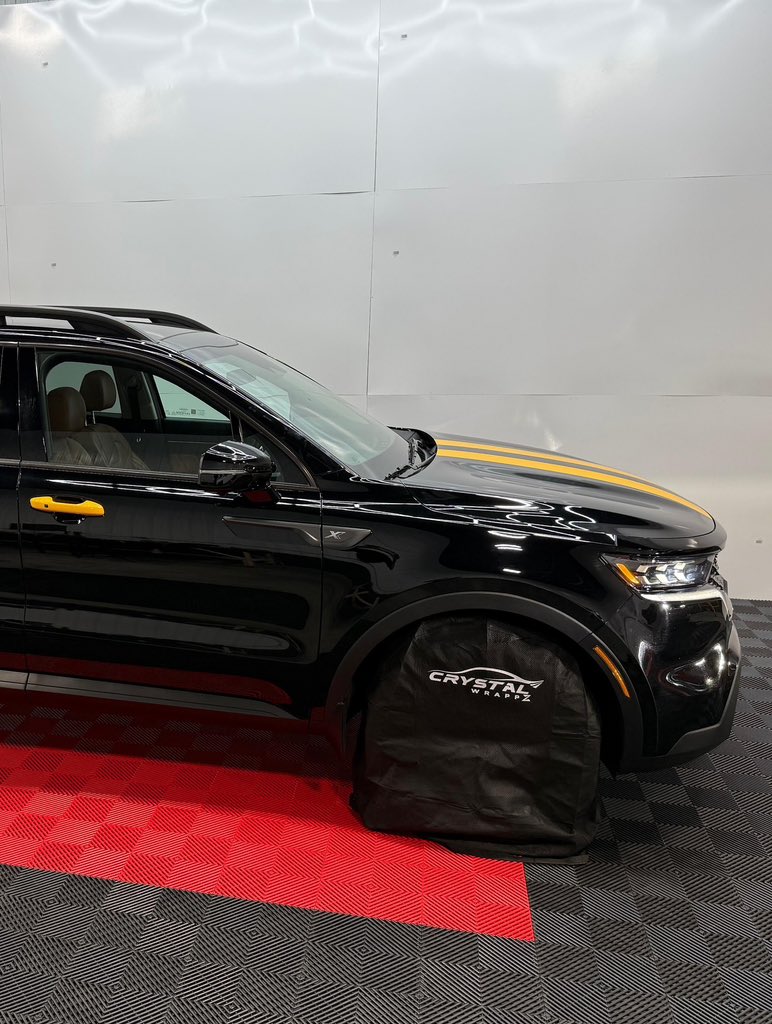 WrapPrime's tweet image. Black and Yellow⚫️🟡
•
Connect with us to learn more about how we can personalize your vehicle with unique branding &amp;amp; customizations :)
•
#racingstripes #blackandyellow #crystalwrappz #fargo #moorhead #vehiclewrap #vehiclecustomisation