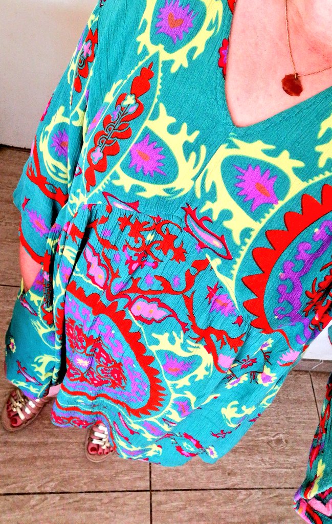 palais_chat's tweet image. Même pas ivre, elle ambitionna de porter cette robe achetée sur la base de l'unique argument "Oh elle a des poches"
#ColorOfTheDay #OOTD