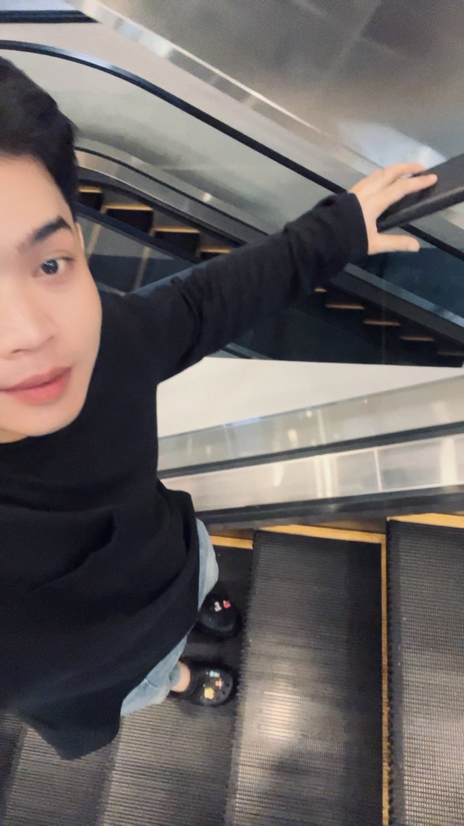 Afiils's tweet photo. Povvv jalan sendiriann kmn2 kapan yaa ada yg nemenin 🫣 https://t.co/xE33xZBdG3