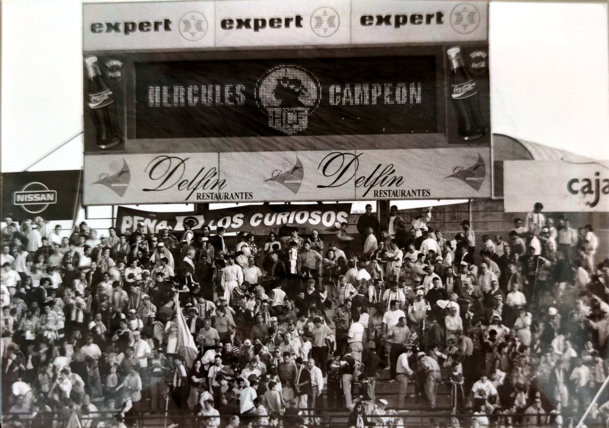 Bardin1935's tweet photo. 51 años de nuestro hogar, nuestro templo, nuestra casa. Años de alegrías, celebración, lágrimas, protesta y cultura herculana.

Gracias por darnos una casa histórica, don José. https://t.co/KgrbMrMFju