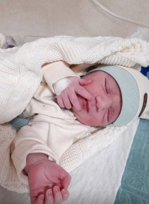 نوه ش.هید رئیسی که به یاد رئیس‌جمهور ش.هید ابراهیم نامگذاری شد
خوش اومدی عزیزدلم به دنیا