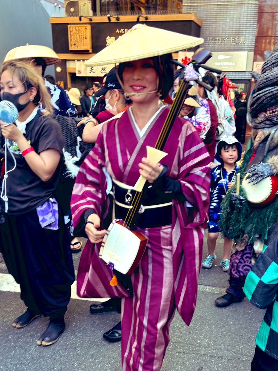 yagyuchubei's tweet photo. #動き出す妖怪展
関連の企画ですかね

大須の商店街で妖怪たちとパレード

大須百鬼夜行に参加してきました

メガネ忘れて

浴衣きたただの汗まみれのおじさんになってました

缶に入ったアルコールの差し入れ
ありがとうございました！

速攻飲み干しました

いやぁあつかったけど

タノシカッタ https://t.co/ciRj3jqlbQ