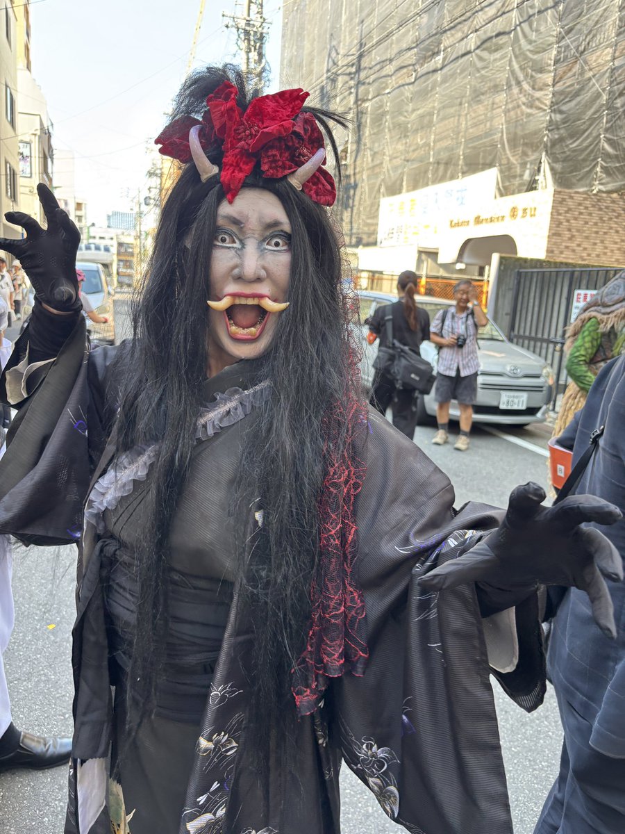yagyuchubei's tweet photo. #動き出す妖怪展
関連の企画ですかね

大須の商店街で妖怪たちとパレード

大須百鬼夜行に参加してきました

メガネ忘れて

浴衣きたただの汗まみれのおじさんになってました

缶に入ったアルコールの差し入れ
ありがとうございました！

速攻飲み干しました

いやぁあつかったけど

タノシカッタ https://t.co/ciRj3jqlbQ
