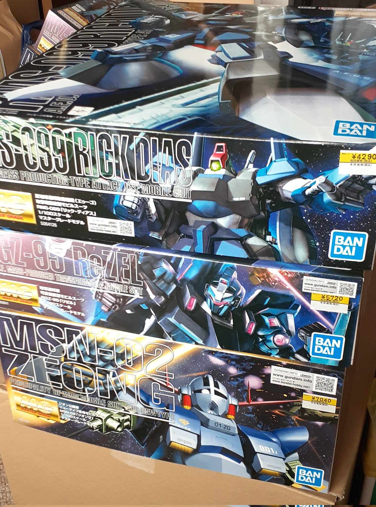 ガンプラまとめ売り　ZJν Amazon.com: 1/144 HGUC MSZ-006 Zeta Gundam Extra Finish