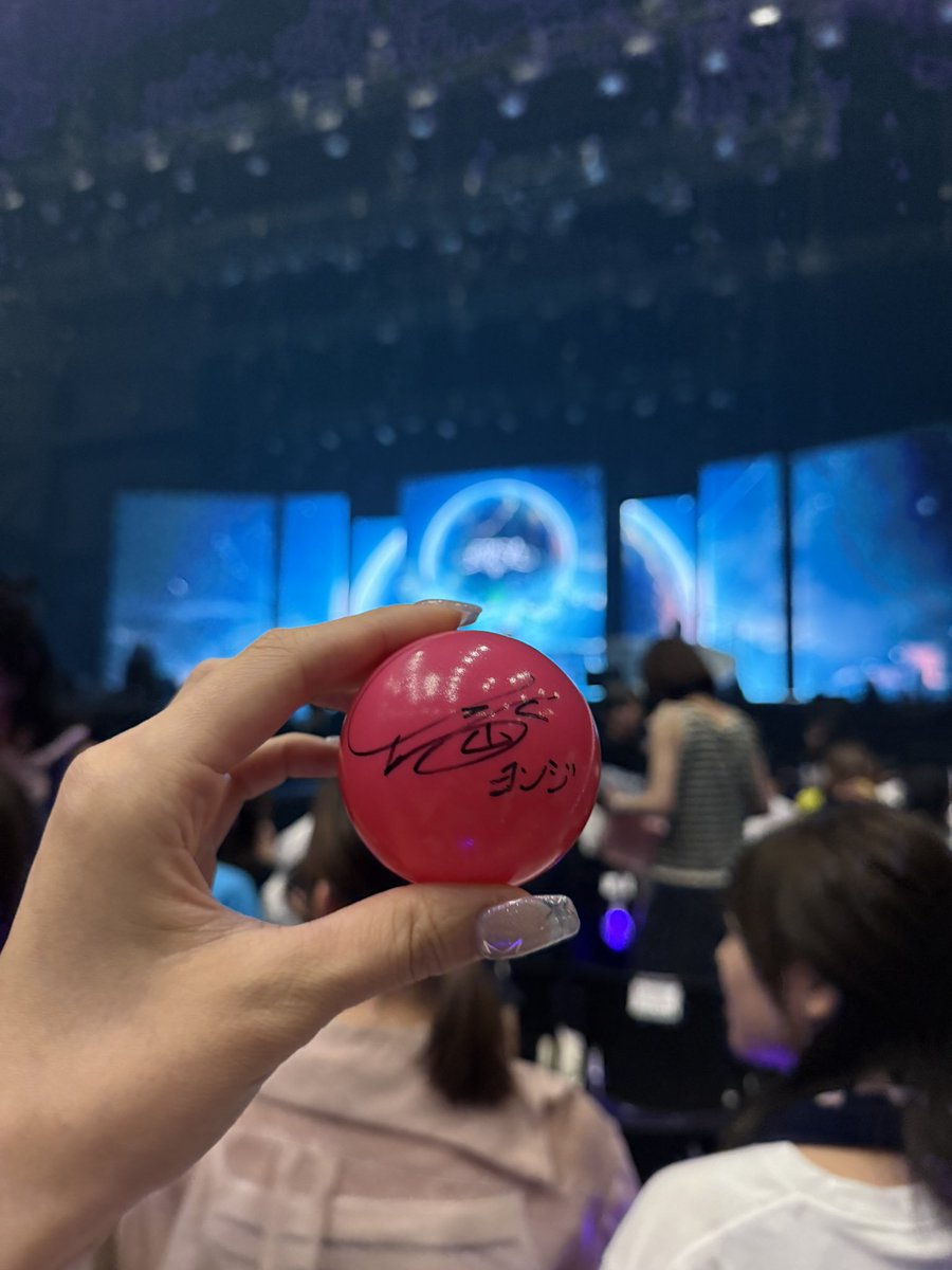luv_kara_'s tweet photo. ヨンジさんが手渡しでくれた😭😭😭😭😭
ありがとう😭❤️‍🔥❤️‍🔥
#허영지는지금도배고파 @youngjijjang2ya https://t.co/YI7hhKNhqd