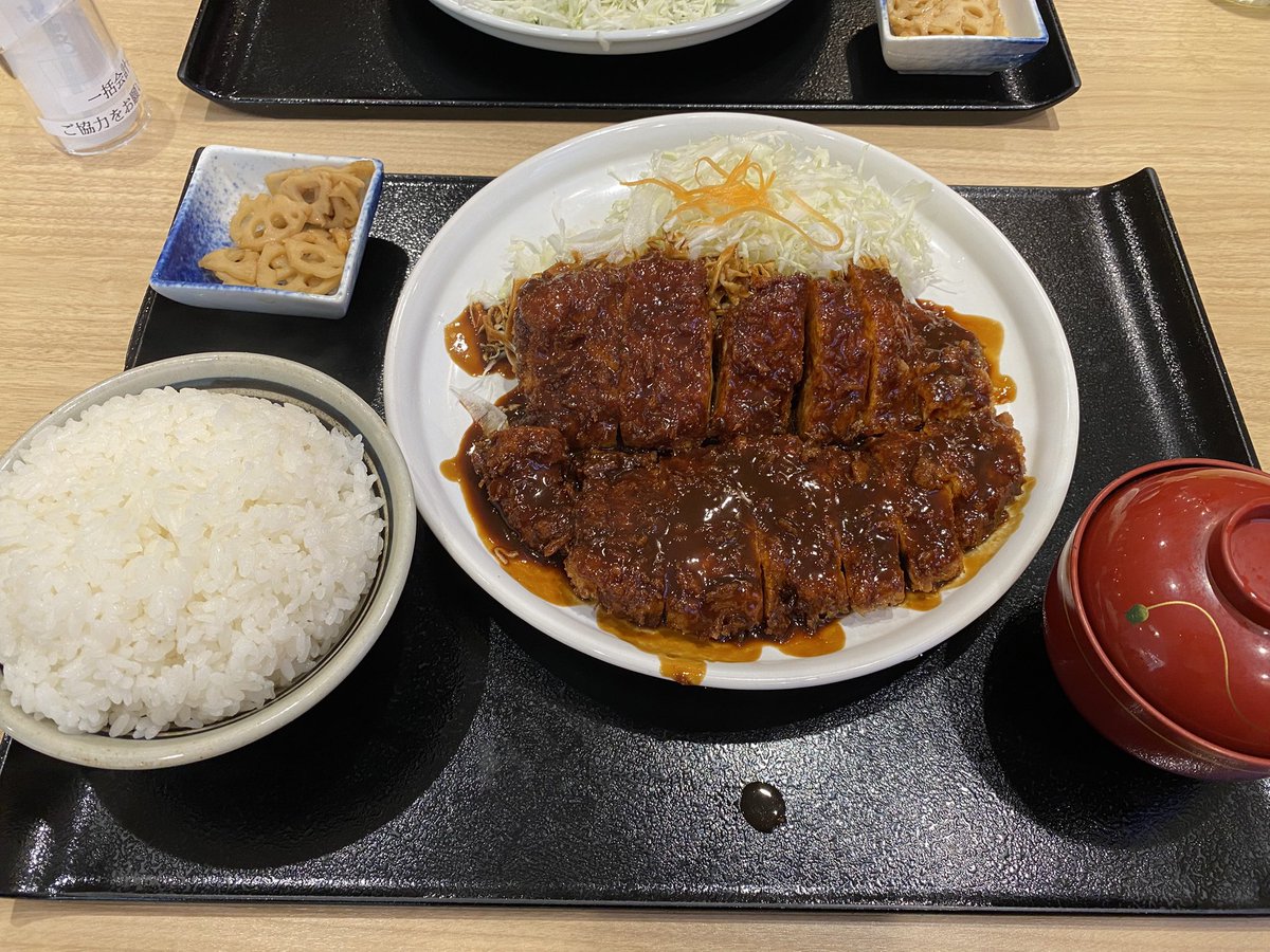 neflon73's tweet photo. 名古屋メシ！
うまうま https://t.co/G7KfOt53lz