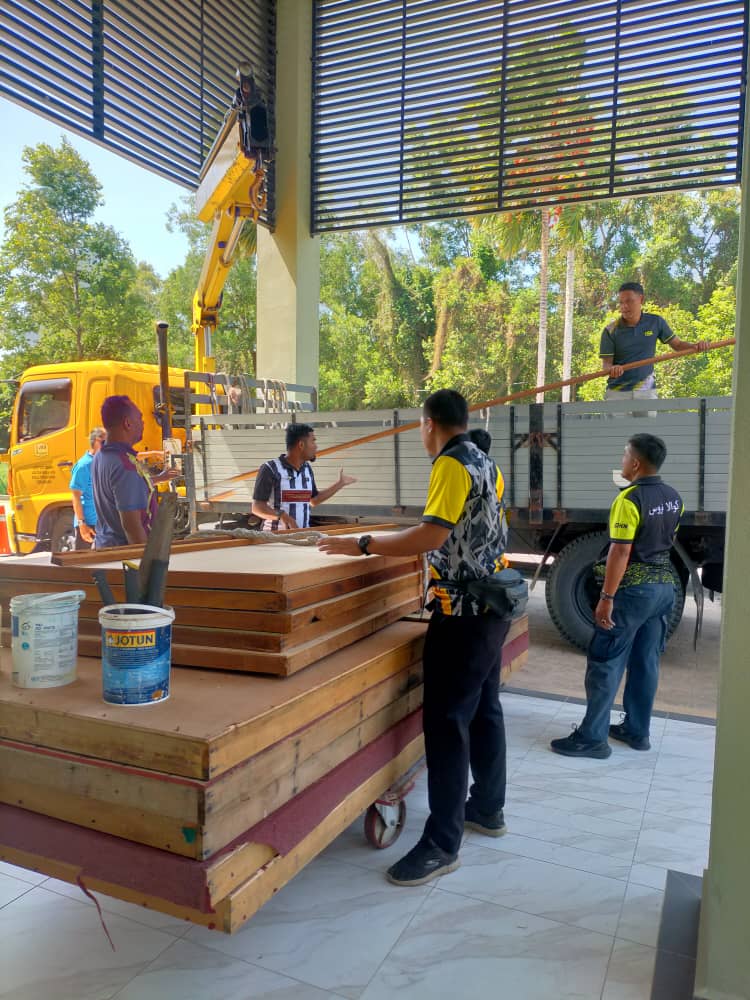 <a href="/JKR_KT/">JKR Kuala Terengganu</a> siap sedia dengan pemasangan backdrop &amp; pentas bagi Persidangan Ekspedisi Saintifik 2025 
Turut meraikan Jubli Perak 25 Tahun Ekspedisi (1999–2025)
#iamJKR 
<a href="/IPJKR_Official/">JKR Malaysia Rasmi</a>
<a href="/JKRTerengganu/">JKR Terengganu</a>
<a href="/HasliJKR/">Hasli Ibrahim (Ir. Dr.)</a>
<a href="/asharimuda/">ashari</a>