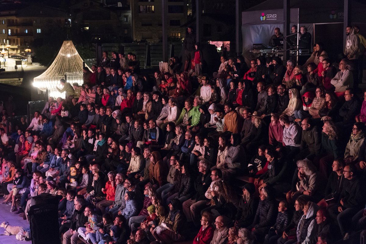 🎭 CANILLO ESCÉNIC ARTS
Canillo es transforma en el gran escenari del festival d'arts escèniques que ahir va viure la primera jornada. 

🗓️ Fins al 9 d'agost, cada dia a partir de les 19 h
👉🏻 Programa d'espectacles: canilloescenicarts.com/#horaris

#canilloescenicarts #andorra