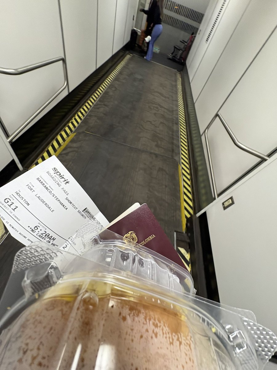 LastCleanSock's tweet photo. Houston trip again :3 https://t.co/NSv7vfqq6T