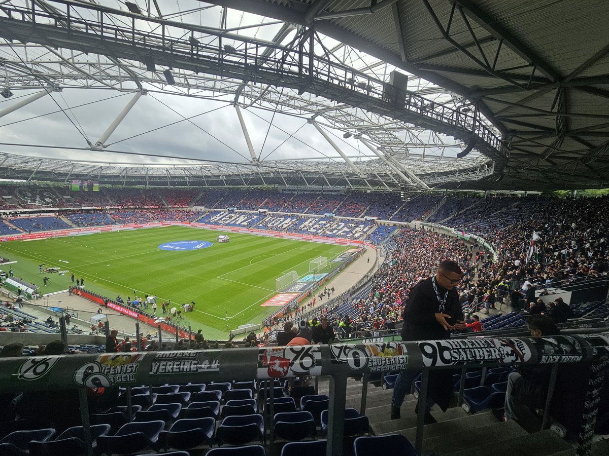 Sieht geil aus unser Niedersachsenstadion  #H96 #H96FCK 🖤🤍💚