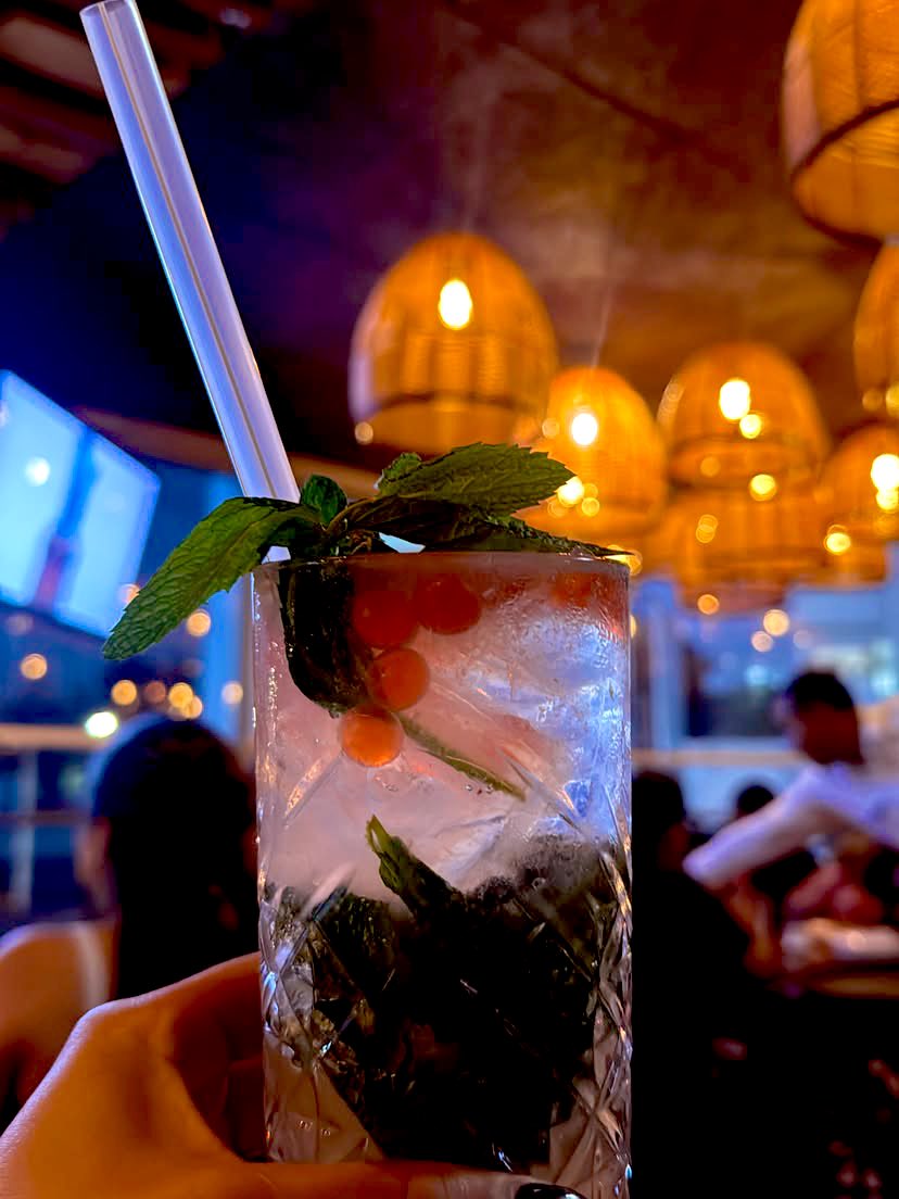 aleeslzrr's tweet photo. 🍹 https://t.co/naMJOamOml