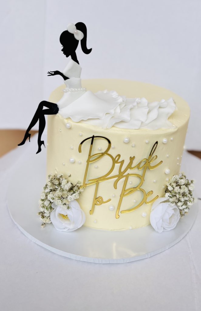 πππππππ`π (@phionacaroline) on Twitter photo A cute Lil bridal shower cake by <a href="/Goldiescakes/">Goldie's Cakes Ug</a>. Book yours now on 0754348878 or dm. A cute Lil bridal shower cake by <a href="/Goldiescakes/">Goldie's Cakes Ug</a>. Book yours now on 0754348878 or dm.