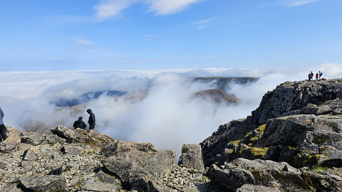 allthetrigpoint's tweet image. Cloud inversions on Ben Nevis yesterday. Perfect weather 👌 

#bennevis #cloudinversion #Scotland #adventuretime