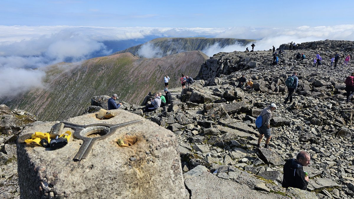 allthetrigpoint's tweet image. Cloud inversions on Ben Nevis yesterday. Perfect weather 👌 

#bennevis #cloudinversion #Scotland #adventuretime
