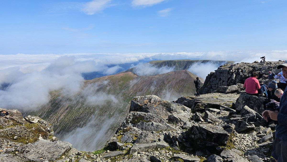 allthetrigpoint's tweet image. Cloud inversions on Ben Nevis yesterday. Perfect weather 👌 

#bennevis #cloudinversion #Scotland #adventuretime