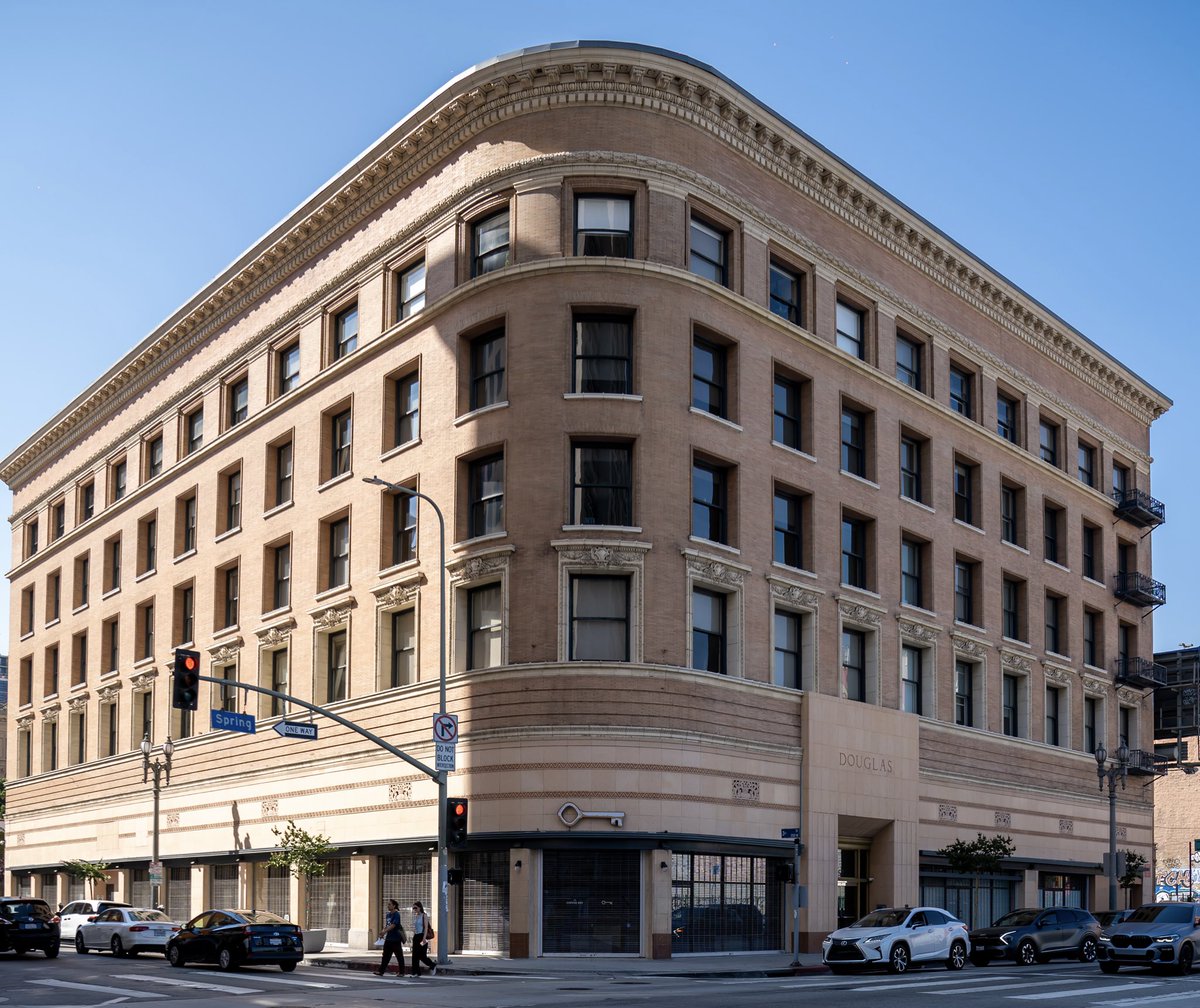 OPEN HOUSE - INCREDIBLE DTLA PENTHOUSE FOR LEASE!

Sunday, 8/3
1pm to 5pm

Douglas Building Lofts 
257 S Spring St, Penthouse B
For Lease $3800 per month, including one subterranean parking space 
2/Bed
2.5/Bath
Please see the MLS listing themls.com/Share/YWFnZmRi…

Hal Bastian