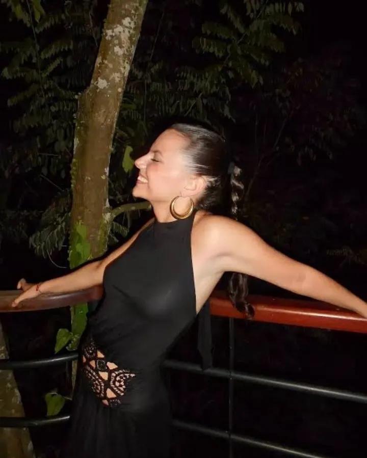 dafnekeennews's tweet photo. Night Selfie https://t.co/zy9hHThTfg