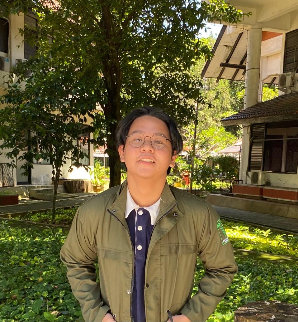 My matchmaker agenda is BACK!

My friend Akram is looking for a partner to be his one and only 💘✨

Pros:
- Good listener
- Submissive
- Study &amp; work dates
- Takes good pictures of AND with you 📸
- Blok M enjoyer

Cons: 
- Quite busy
- Attachment issue

Reply/DM if interested!!