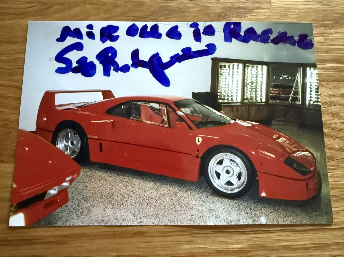 Suhteellisen uniikin muiston sai pojat tämän vuoden ralleilta #SectoRallyFinland 

Simo Lampinen istui viereisessä pöydässä ja halusi antaa kortin omasta valokuva-albumistaan. Mitä sanot <a href="/Jussi_Andelin/">Jussi Andelin</a> ? Onko nyt kova?