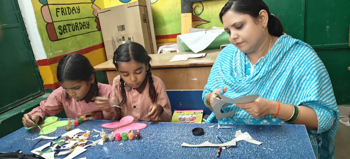 Pritisi92357809's tweet photo. #Saturdayactivity
#Artandcraft
कक्षा 4 और 5 के प्यारे-प्यारे बच्चों ने सैटरडे एक्टिविटी के अंतर्गत बनायी रंग- बिरंगी तितलियां जिनका प्रयोग हम सभी मिलकर टीएलएम के रूप में करेंगे।👌👍🤗🤝 https://t.co/uycCTMpuJl