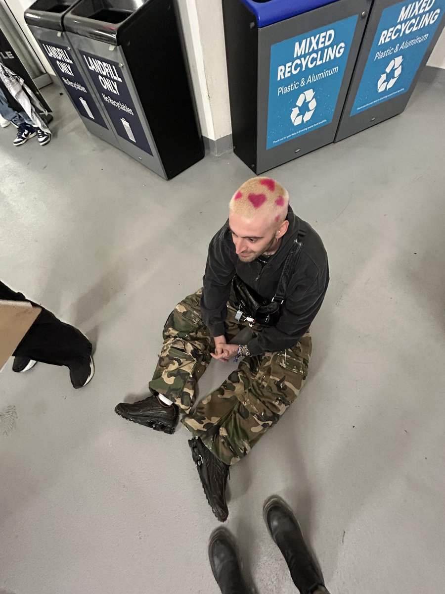 rare pic of me and ur man